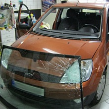 Čelní sklo Ford 5 Čelní sklo Ford 5